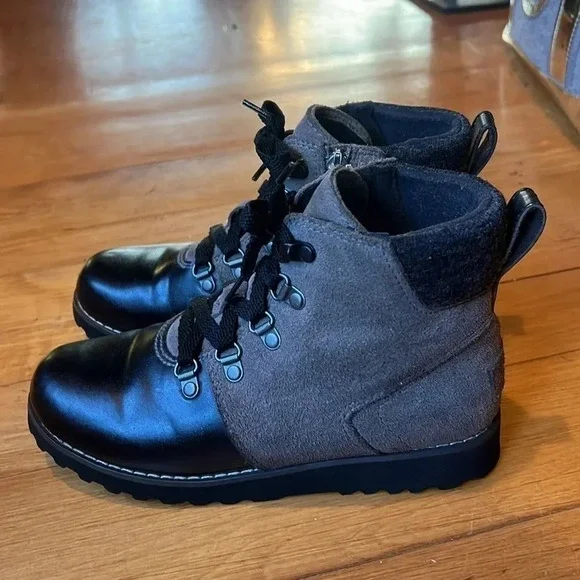 UGG Kids Waterproof Sheepskin Suede Leather Winter Boots Size 4.5 S/N 1017306K) - Picture 2 of 6